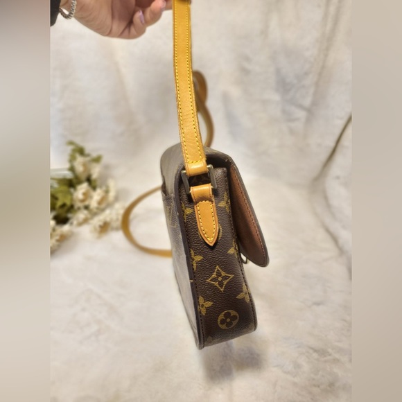 Authentic Louis Vuitton Saint Cloud MM crossbody shoulder bag - Picture 3 of 16